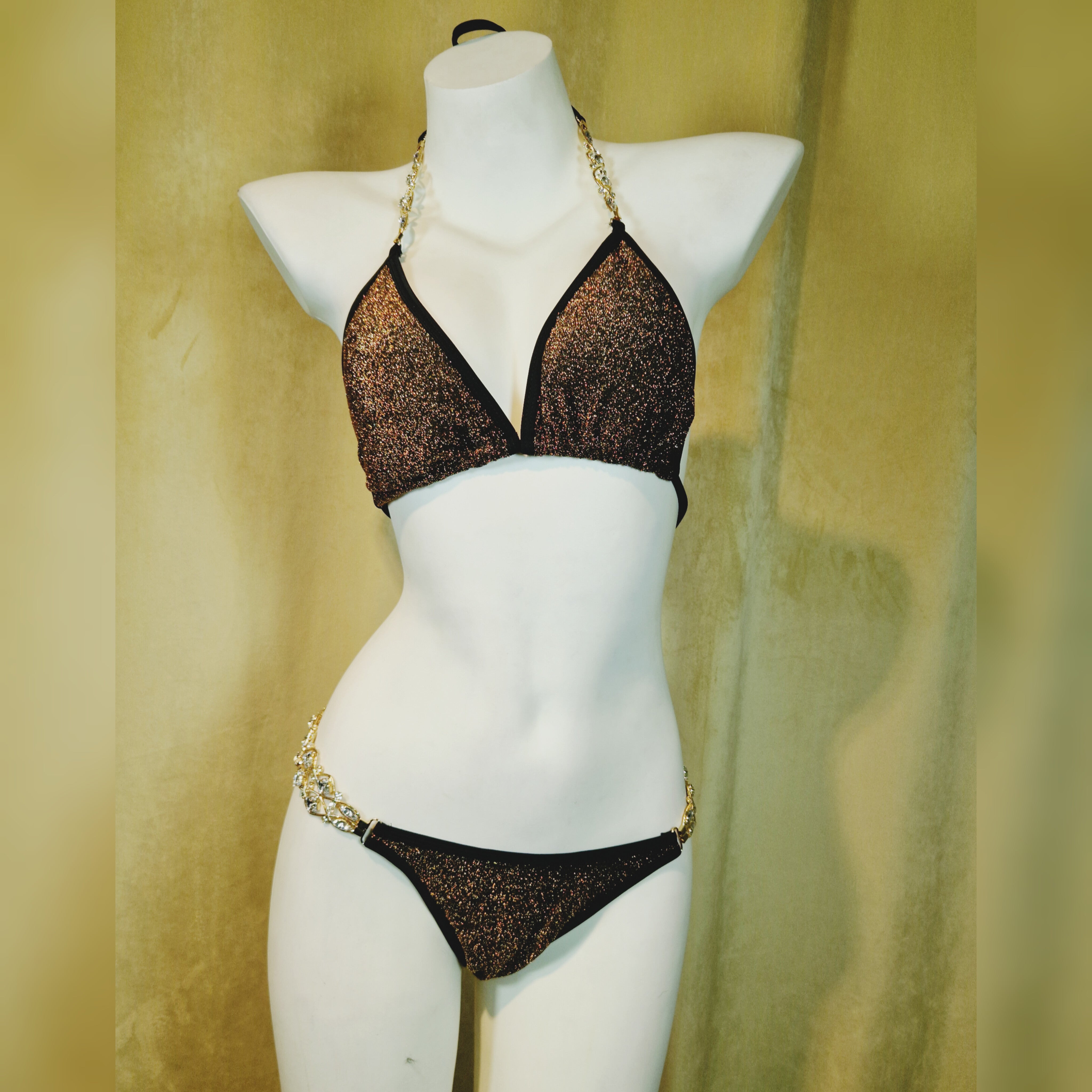 Top Quality Diamond Cut Stones Decorative Tringle Bra & Panty Set