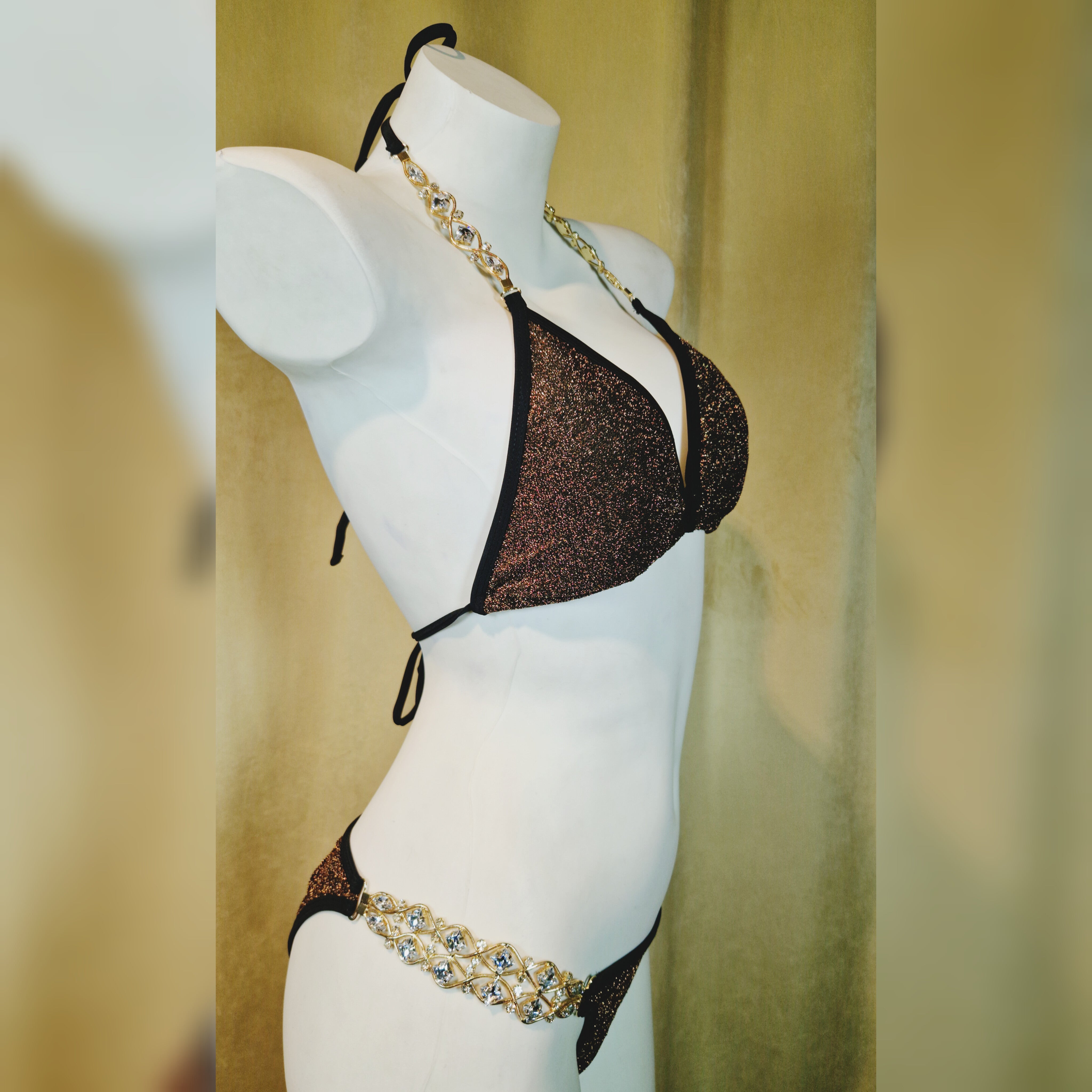 Top Quality Diamond Cut Stones Decorative Tringle Bra & Panty Set